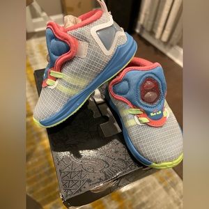 Lebron XIX, Kids size 6c